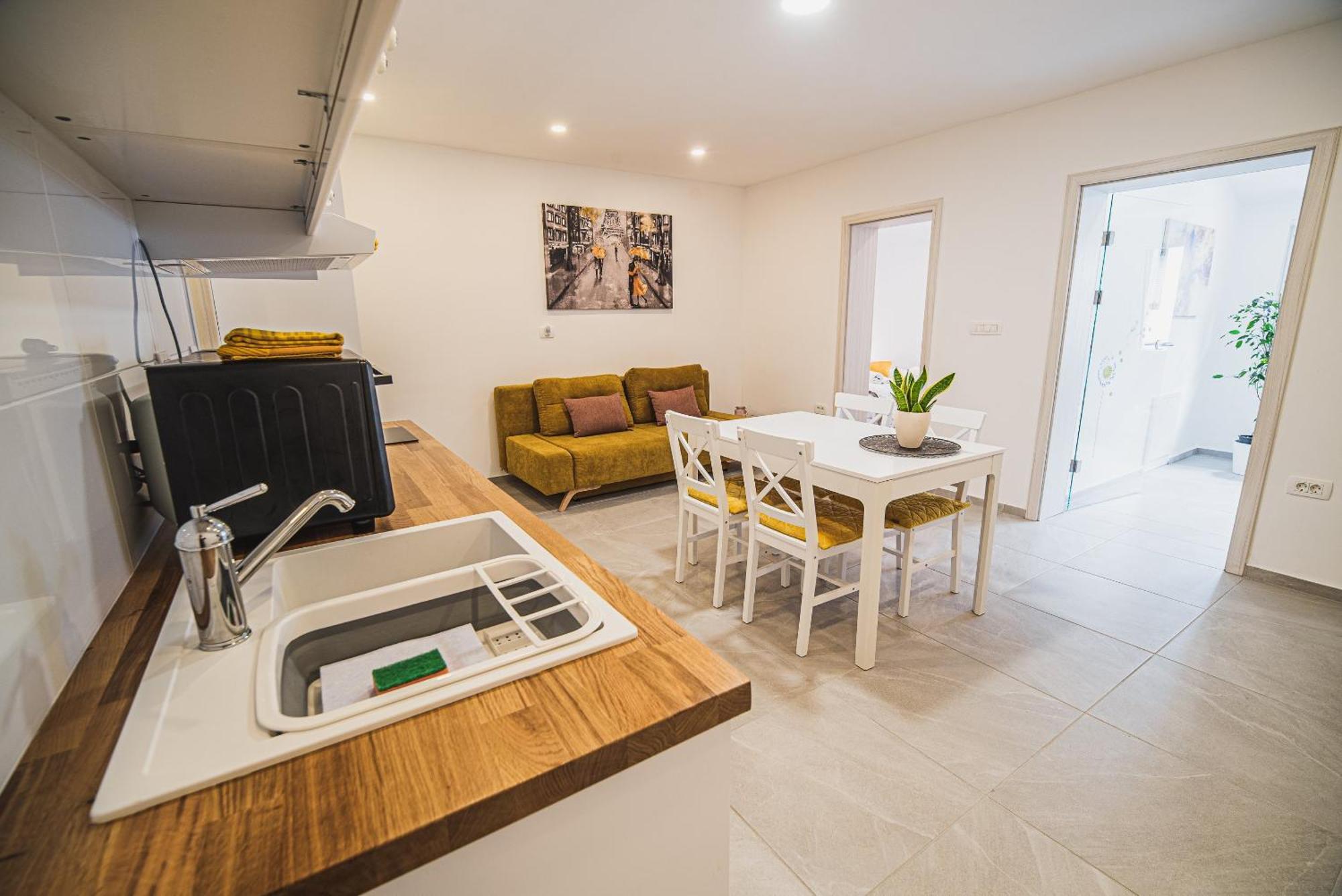 Gotar Apartment With Garden Кобарид Екстериор снимка