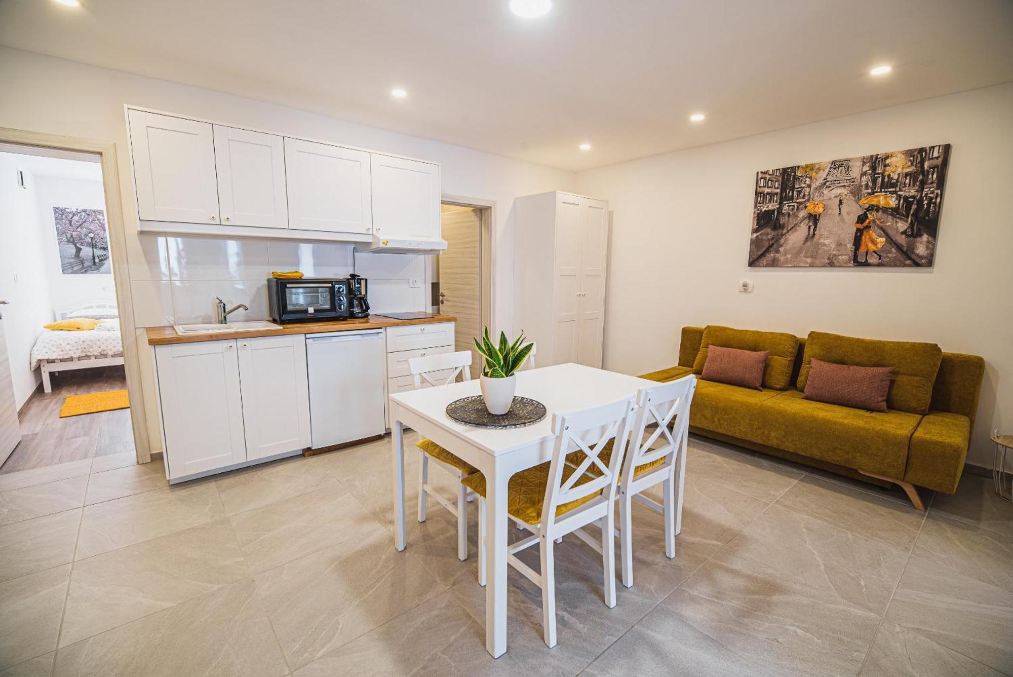 Gotar Apartment With Garden Кобарид Екстериор снимка