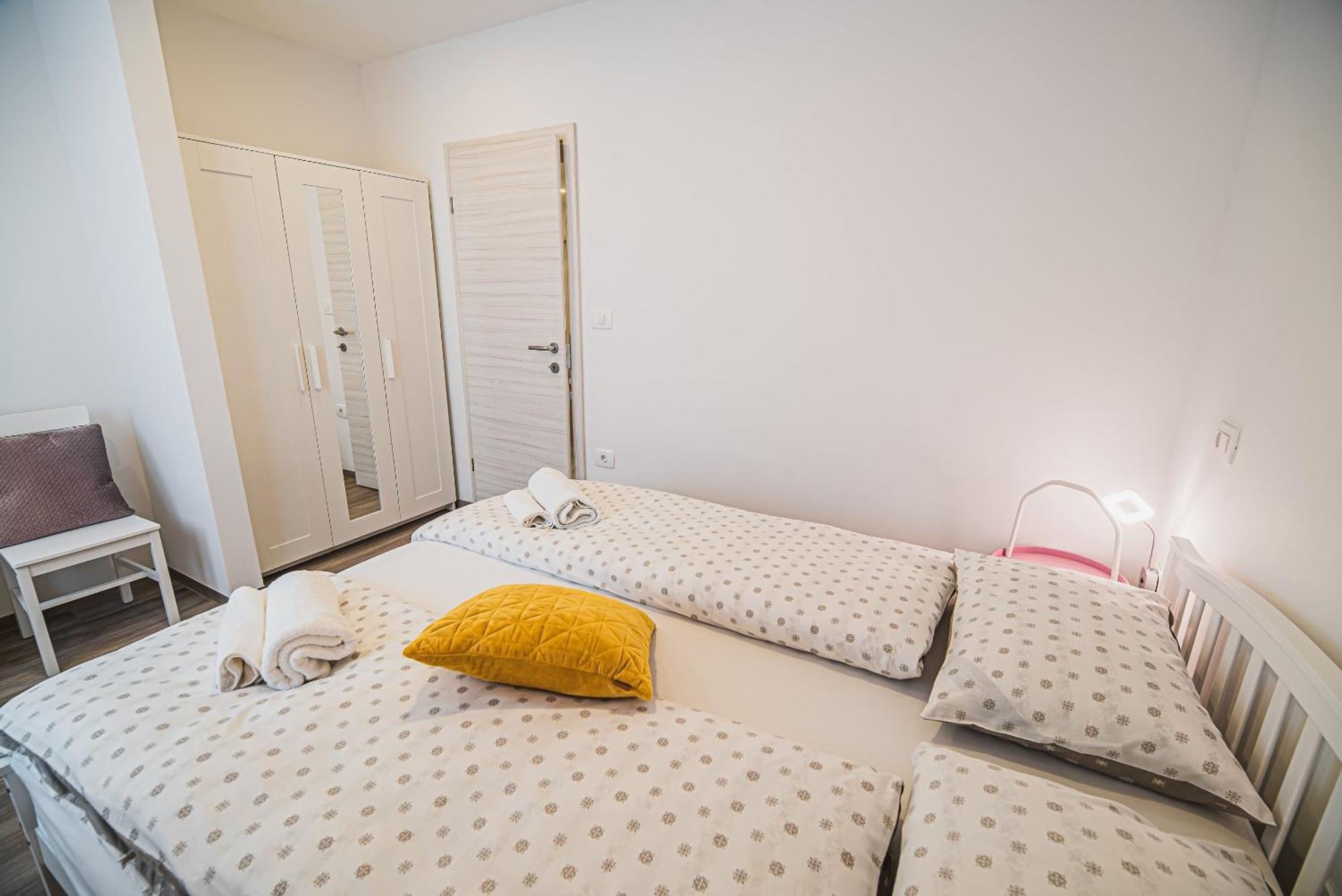 Gotar Apartment With Garden Кобарид Екстериор снимка