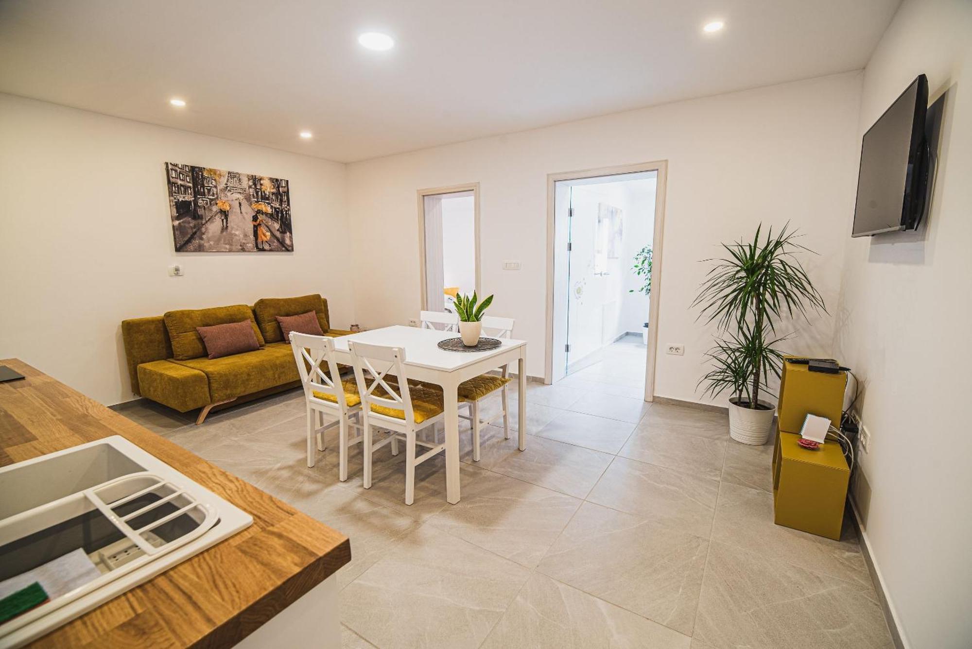 Gotar Apartment With Garden Кобарид Екстериор снимка