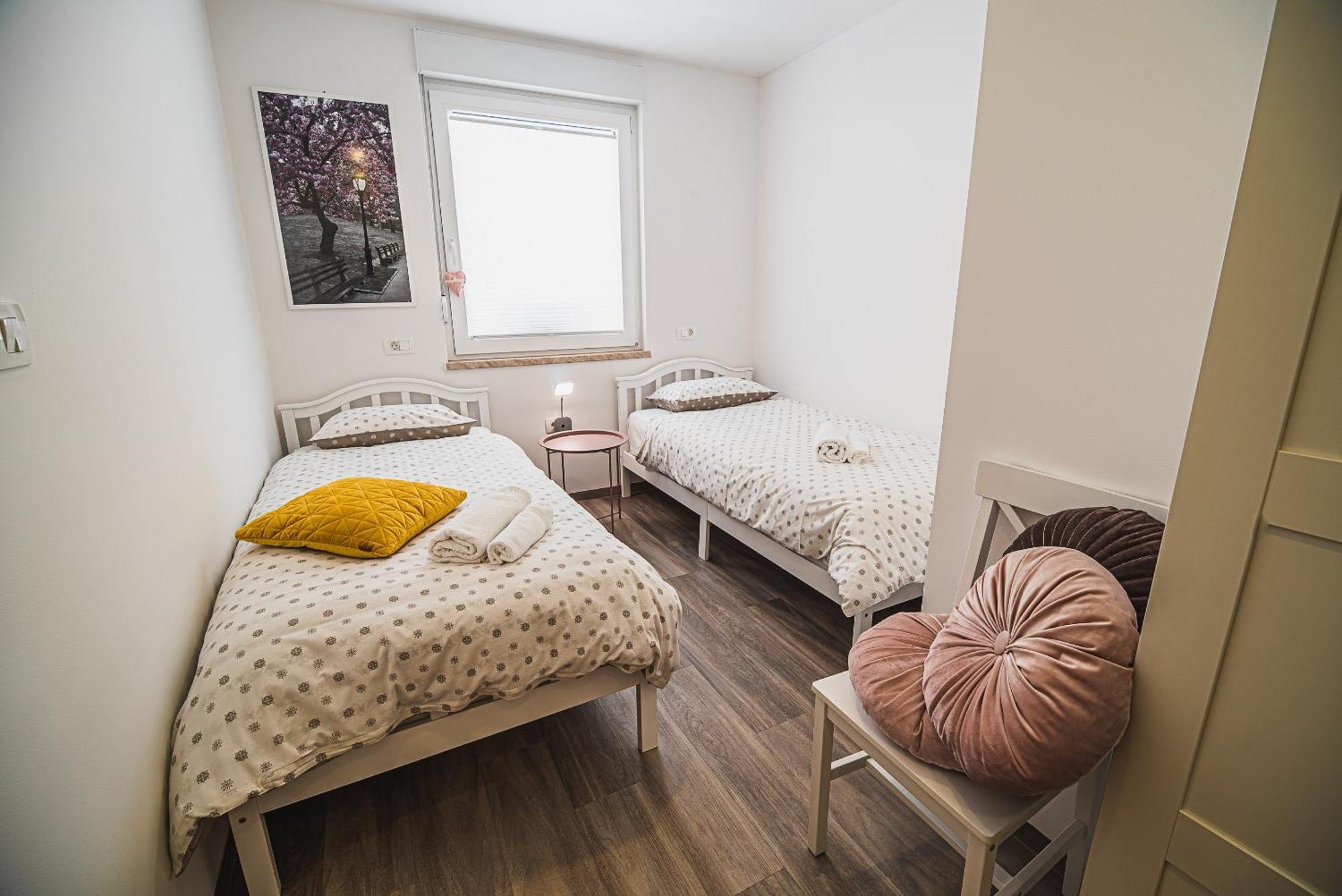Gotar Apartment With Garden Кобарид Екстериор снимка