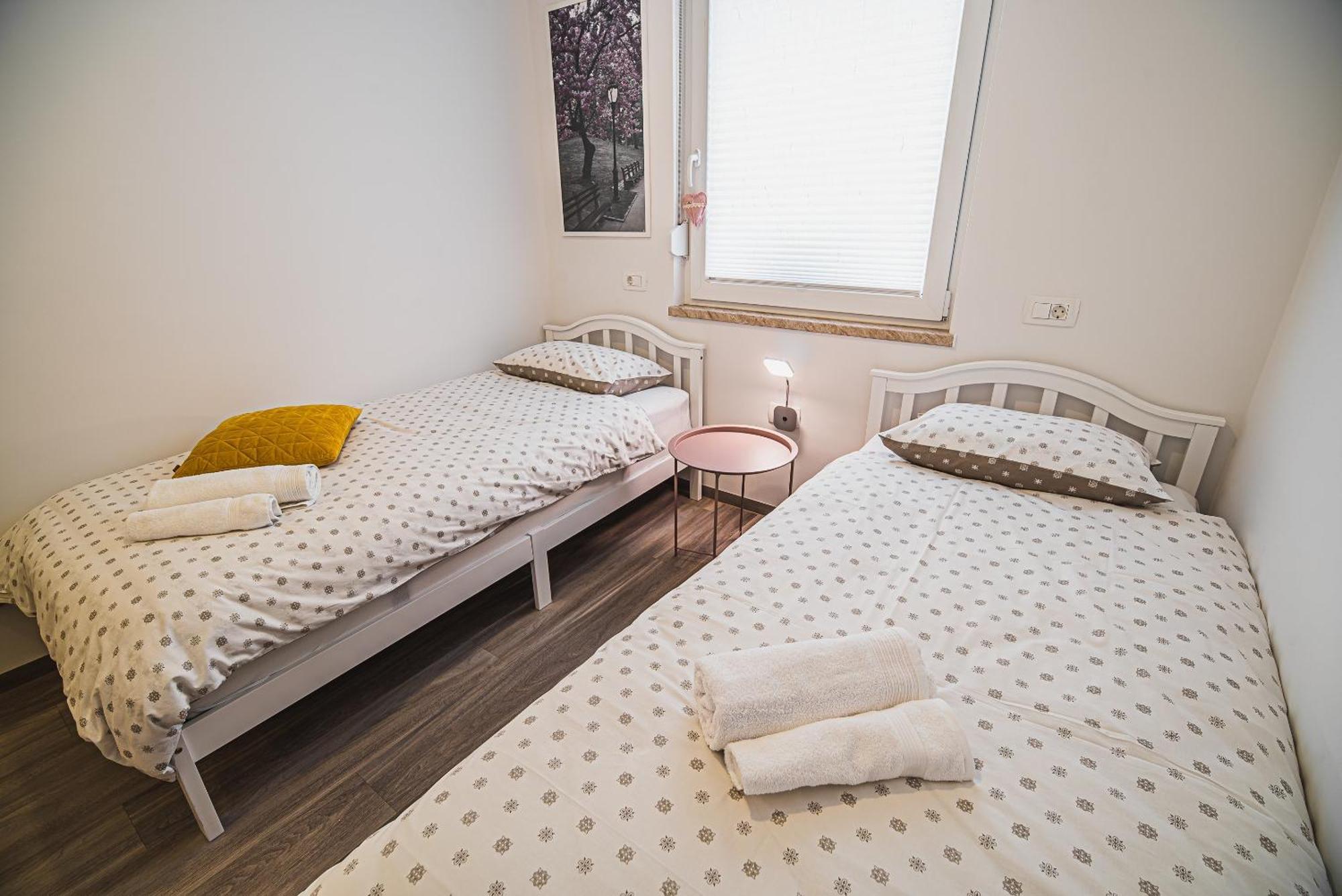 Gotar Apartment With Garden Кобарид Екстериор снимка