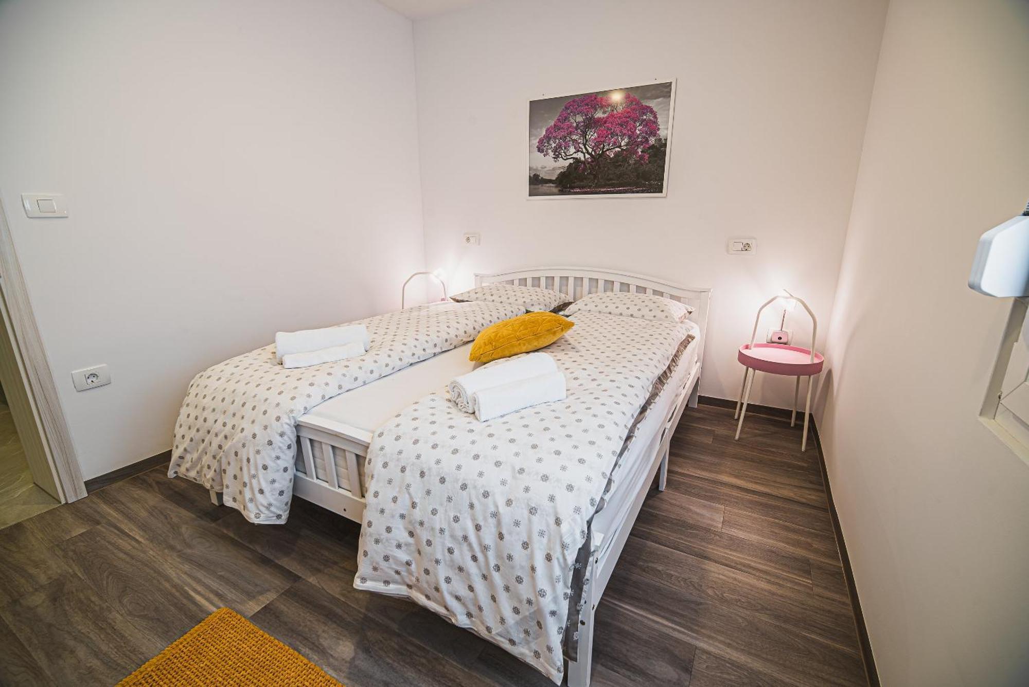 Gotar Apartment With Garden Кобарид Екстериор снимка